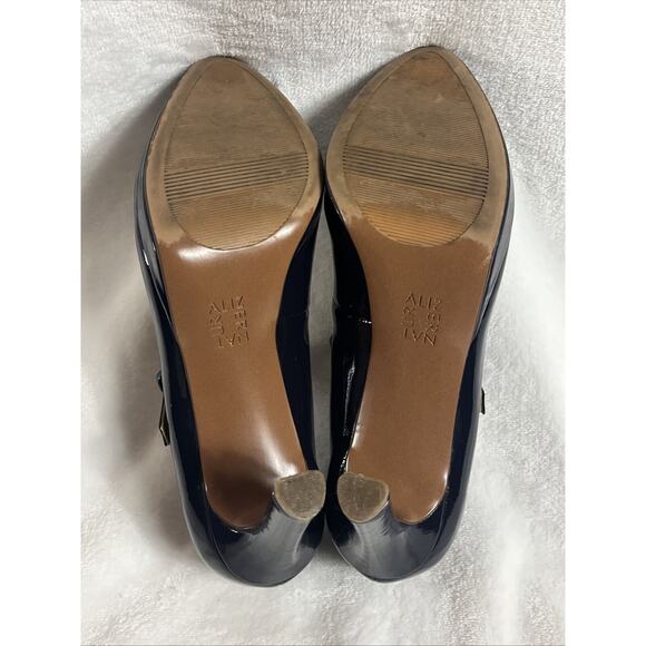 Naturalizer NWOB Mary Janes Talissa French Navy Patent Leather Pump Women Size 8 - Picture 11 of 15